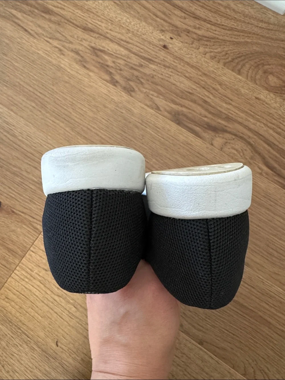 Atoms Model 000 in black/white, size 7.5W